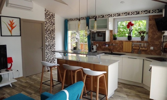 Tartane House | Homerez - House 2 km away from the beach for 6 ppl. with shared pool and garden