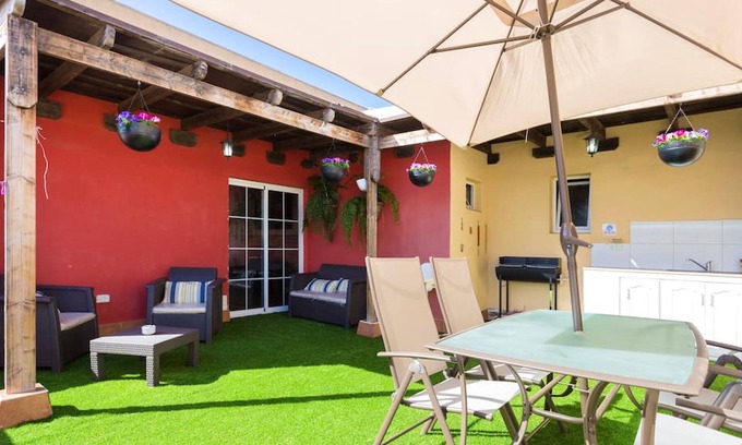 San Isidro House | Homerez - House 5 km away from the beach for 9 ppl. with jacuzzi at San Isidro