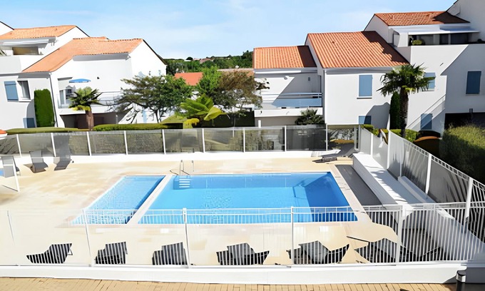 Vaux-sur-Mer House | Homerez - House in Vaux-sur-Mer