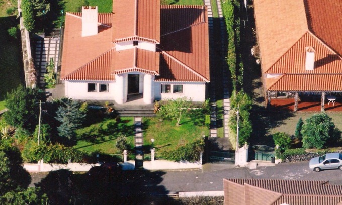 Angra do Heroismo House | Homerez - House 2 km from the beach for 6 pers. with garden in Angra do Heroísmo