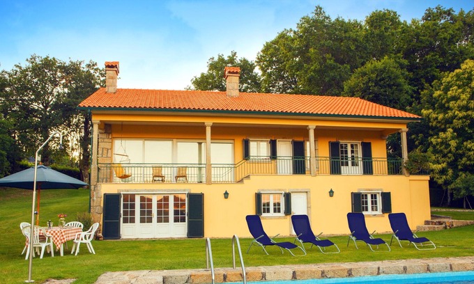 Paredes de Coura House | Homerez - Large house for 12 people. with swimming pool and garden in Paredes de Coura