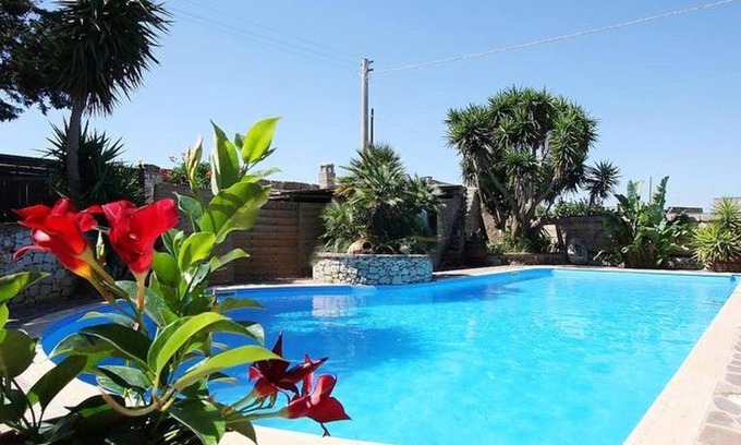 Castrignano del Capo Apartment | Homerez - Nice appartement 4 km away from the beach for 4 ppl. with shared pool