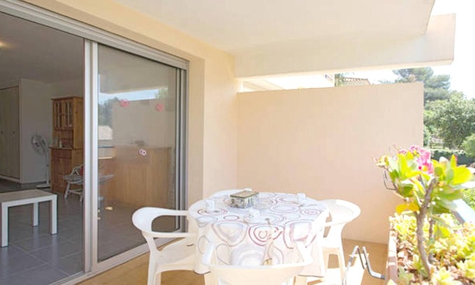 La Faviere Apartment | Homerez - Nice studio 400 m away from the beach for 4 ppl. at Bormes-les-Mimosas