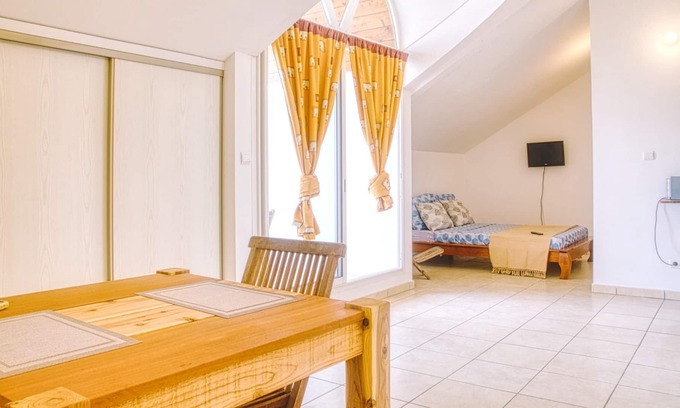 Grand Fond Apartment | Homerez - Studio 1 km away from the beach for 2 ppl. at Saint-Gilles les Bains