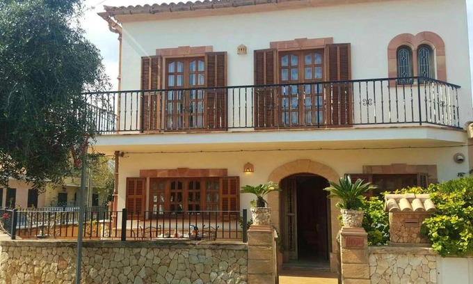 S'Illot-Cala Morlanda House | Homerez - Spacious house near the beach and the terrace