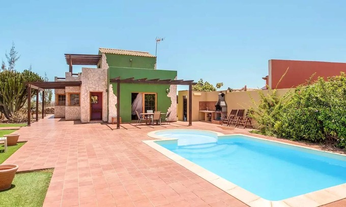 Casillas de Morales Villa | Homerez - Spacious villa 13 km away from the beach for 7 ppl. with swimming-pool