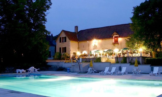 Carlucet House | Homerez - Spacious house for 4 ppl. with shared pool and terrace at Carlucet
