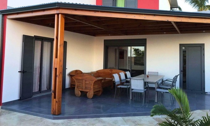 Saint-Louis Villa | Homerez - Spacious villa 15 km away from the beach for 8 ppl. with swimming-pool