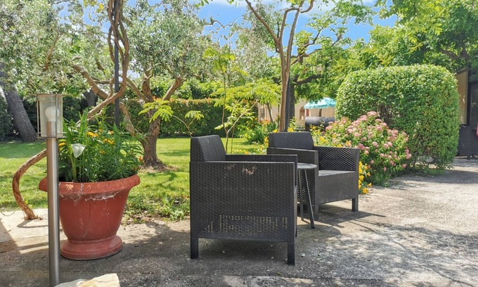 Sorgues du Comtat Villa | Homerez - Spacious villa with private pool in Bédarrides + 220 m² + Near Avignon