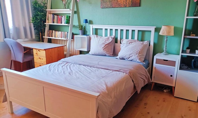 19th Arrondissement Apartment | Homerez - Studio Paris - convivial