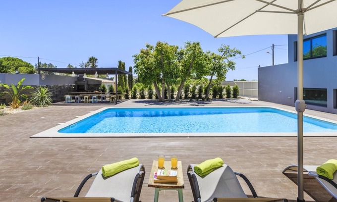 Olhao Villa | Homerez - Villa 4 km away from the beach for 6 ppl. with shared pool at Quelfes