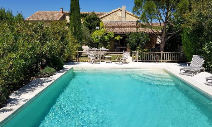 Seguret Villa | Homerez - Villa for 11 ppl. with swimming-pool, garden and terrace at Seguret