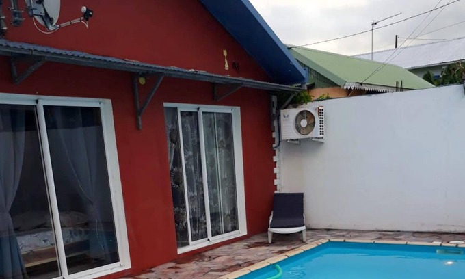 La Riviere Saint-Louis Villa | Homerez - Villa for 8 ppl. with swimming-pool, garden and terrace at La Rivière