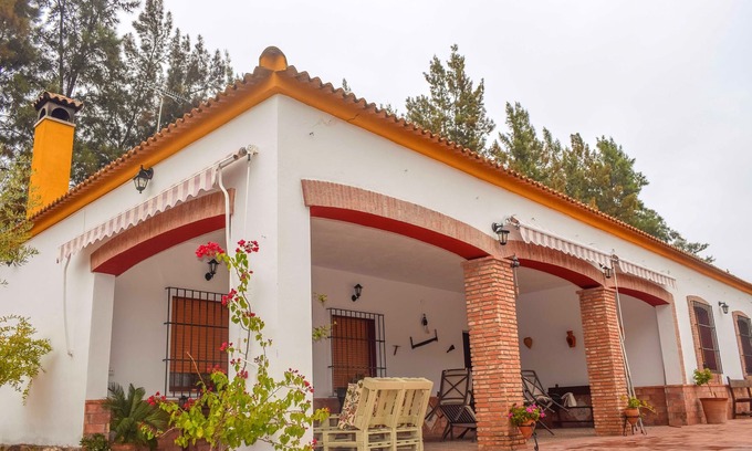 Penaflor Villa | Homerez - Villa for 9 ppl. with swimming-pool, garden and terrace at La Vereda