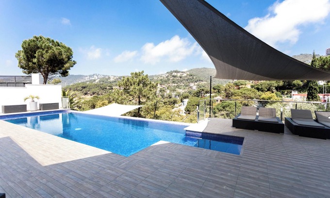Lloret de Mar Villa | Homerez - Villa in Lloret de Mar