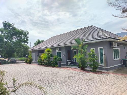 Kampung Bakau House | Homestay Azkha
