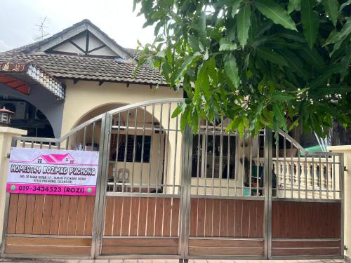 Puchong House | Homestay Rozimad Puchong