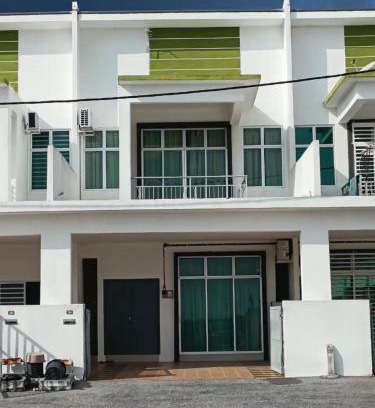 Bota House | Homestay Ummi Seri Iskandar