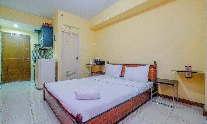 Bogor Apartment | Homey Studio Apartment with Pool View at Bogor Valley By Travelio