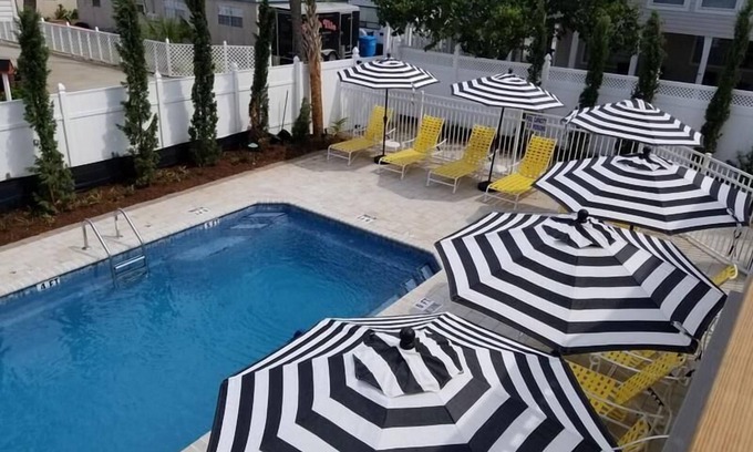 Savannah Beach Cottage | Homey Studio Suite w/WiFi & Free Parking - Near Beach & Attractions