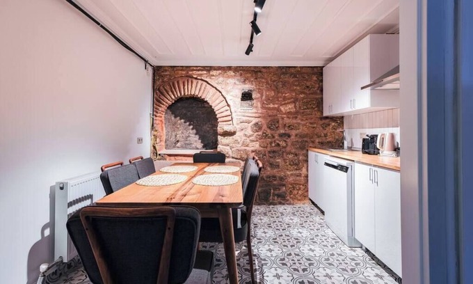 Sultanahmet House | Homie Suites 2br Townhouse in Old Town #SU18