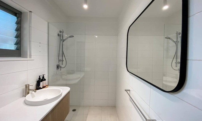 Scarborough Apartment | HoneyB - 2 bed Apt on the beach