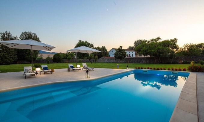 Lucca Villa | Honeymoon Leonor Villa