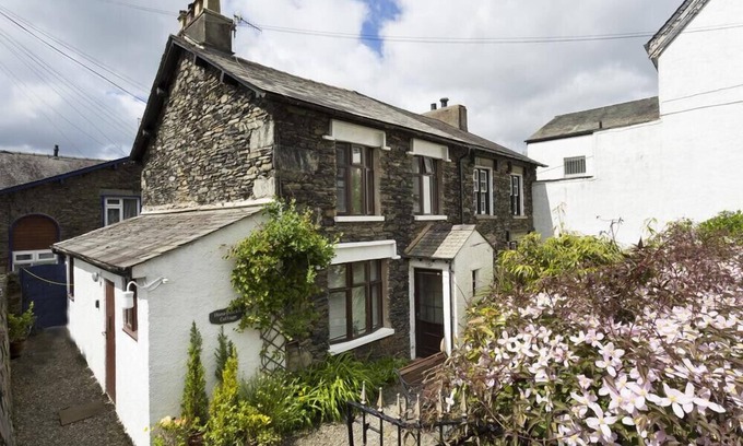 Bowness-on-Windermere Cottage | HONEYSUCKLE COTTAGE, with open fire in Bowness-On-Windermere