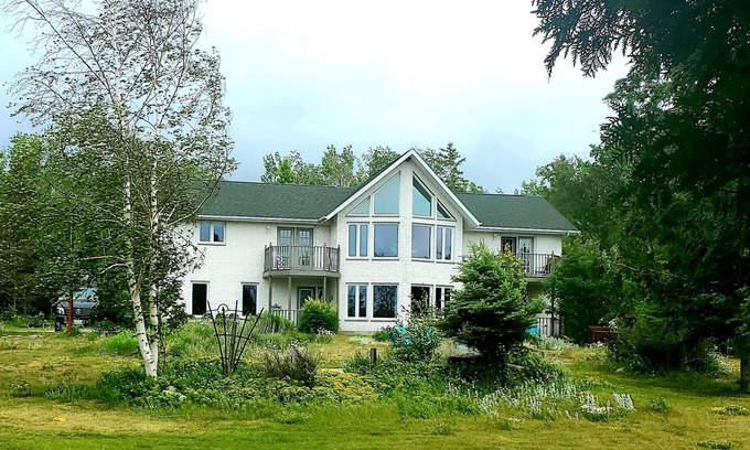 Manitoulin District House | Honora Bay Hideaway
