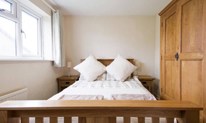 Hook House | Hook Comfortable 7 Bedroom Home from Home