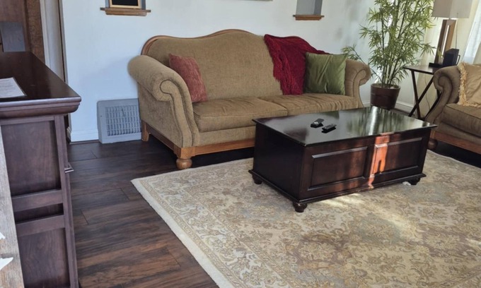 Richfield House | Hop, Skip, & a Jump Away! MOA, Lake Nokomis, Fun & More! Close to Everything!