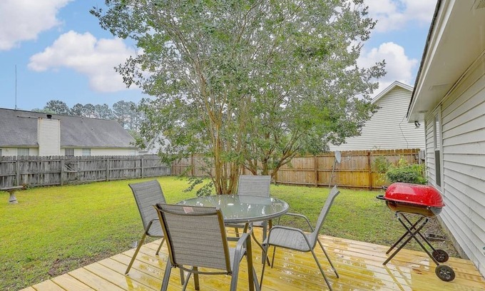 Summerville House | Hopper · CHAS, SUMMRVLL/NEXTON Comfort Near Everything!
