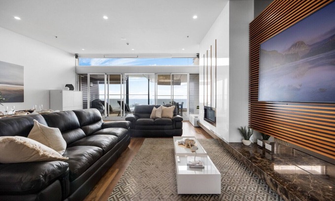 Henley Beach Apartment | Horizon at Henley Square - 3BR, Parking, Wifi