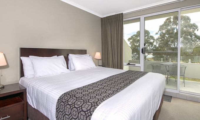 Jindabyne Apartment | Horizons 113 is a mere 3-minute walk to the heart of Jindabyne