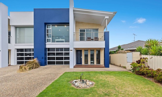 Port Macdonnell Apartment | HORIZONS part of BLUE FIN HOLIDAY HOMES - Ocean Views, Free Wi-Fi & Pet Friendly
