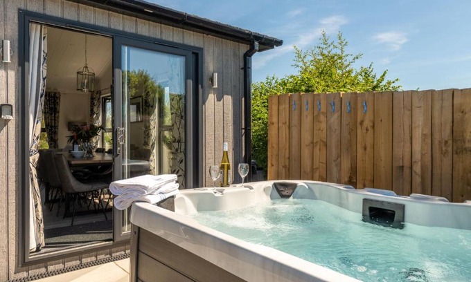 Lifton House | Hornbeam Lodge, 19 Roadford Lake Lodges