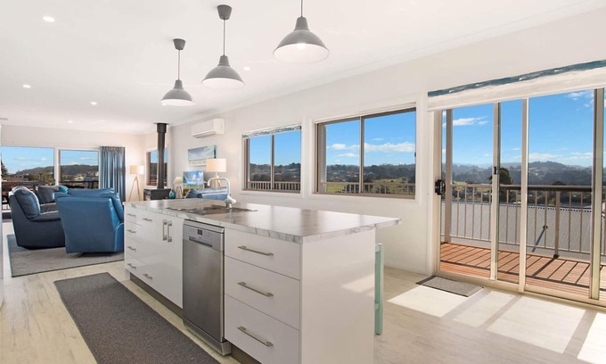 Bermagui House | Horseshoe Bay House - Entire Home - Position & views!
