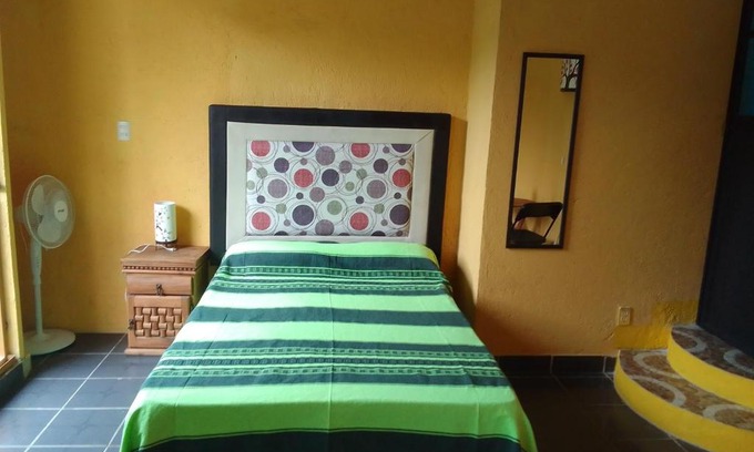 San Miguel Cabin | Hospedaje Casa Cortés - Recamaras de Descanso, Tepoztlán Mor - NO CONTAMOS CON ESTACIONAMIENTO