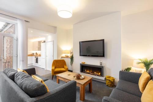 Westoe Apartment | Host & Stay - North View