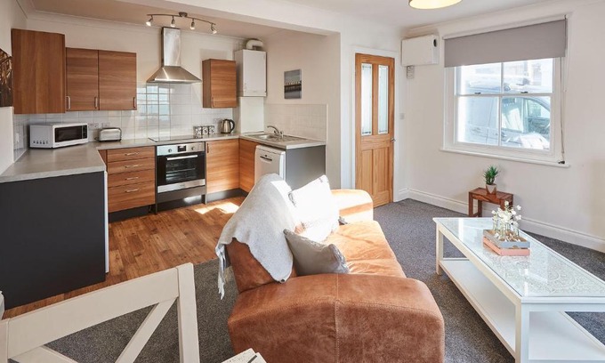 St Leonards-On-Sea Apartment | Host & Stay - Seaside Apartment