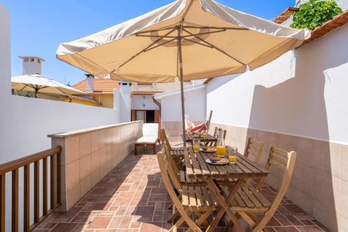Bonfim House | Host Wise - Spacious Duplex House - Jacuzzi & Terrace
