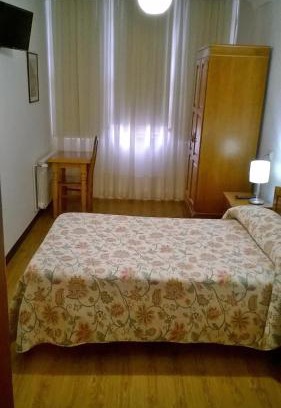 Ferrol House | Hostal El Cairo