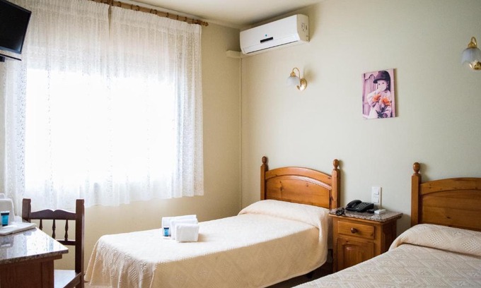 Sant Esteve Sesrovires House | Hostal Las Torres