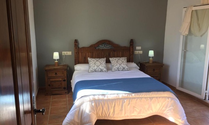 Cheles House | Hostal Rural La Casa Verde