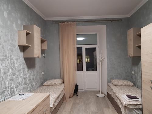 Prospekt Svobody Hostel | Hostel "Гном & Gnome"