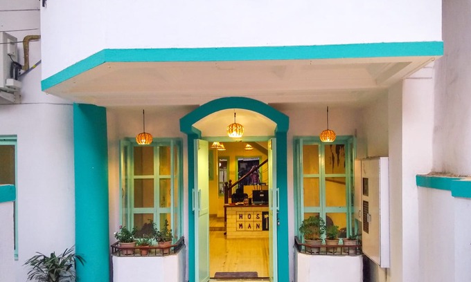 Andheri West Hotel | Hostel Mantra
