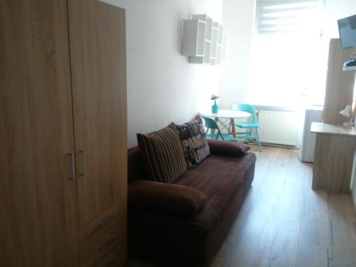 West Pomeranian Voivodeship Apartment | Hostel Tulip - Pokój 2 ze wspólną łazienką i kuchnią