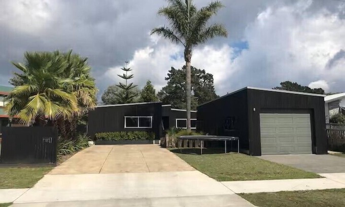 Whangamata House | Hosts on the Coast Whanga Escape
