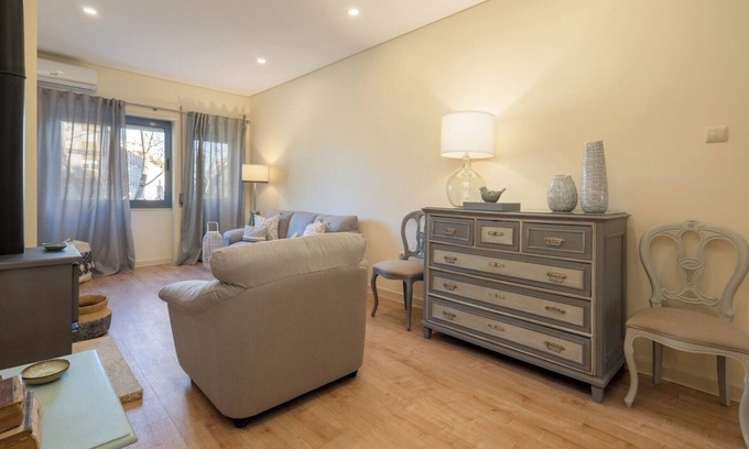 Santa Marinha Apartment | HostWise - Gaya Avenue 202 - Flat w/Balcony
