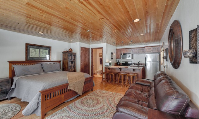 Taos Ski Valley Condo | Hot Tub Access: Studio 2 Mi to Taos Ski Resort